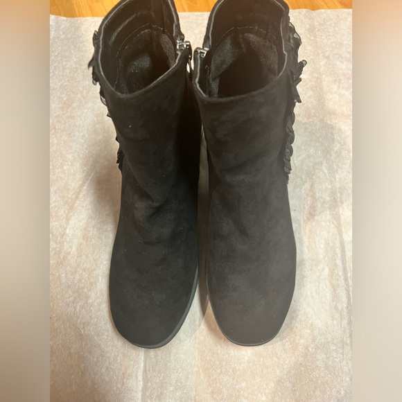 NWOT- Faux Suede Lace Ankle Boots (US 7) - Picture 7 of 11